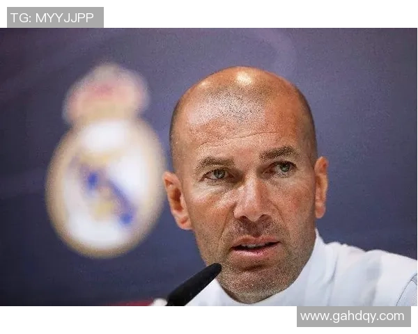 车内摆件足球明星齐达内的魅力与风采尽显车内装饰的独特魅力